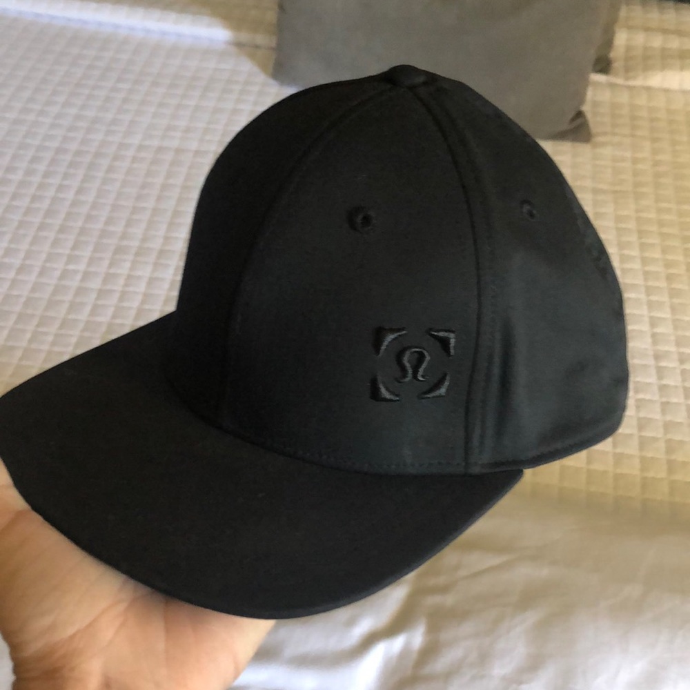 Lululemon on the fly ball cap logo